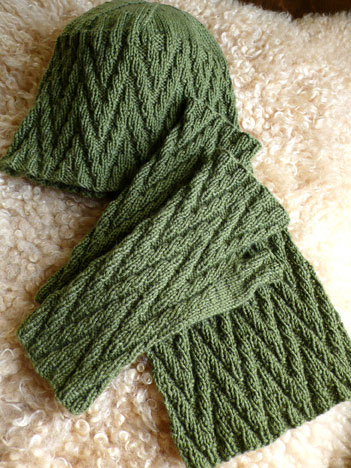 Zig Zag Mitts, Hat, and Scarf , Knitting Patterns, Anne Hanson
